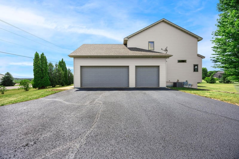 9352 67th St NW, Annandale, MN 55302