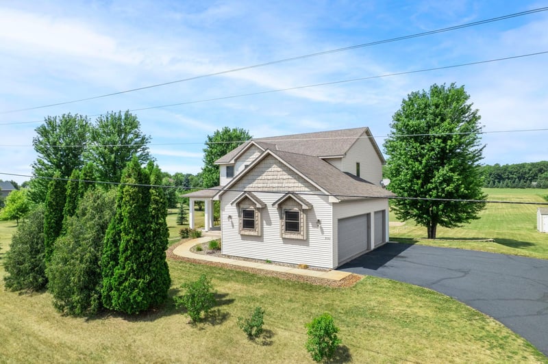 9352 67th St NW, Annandale, MN 55302