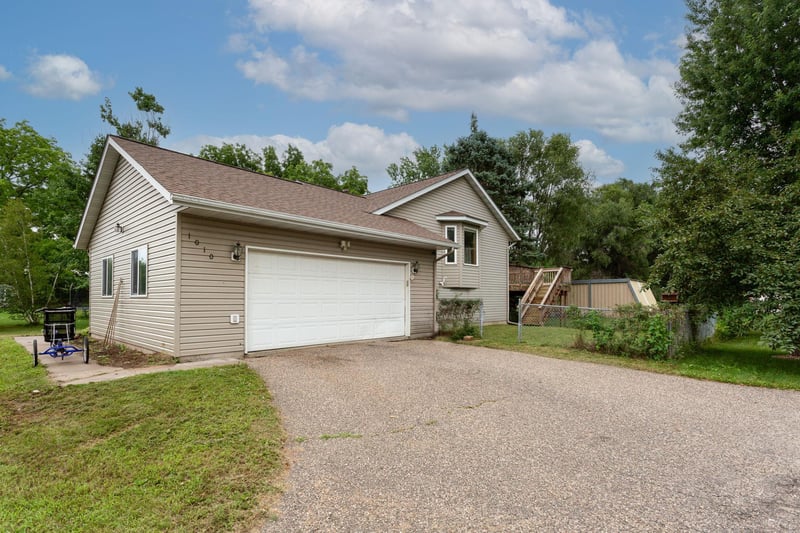 1010 Hampshire St, Prescott, WI 54021