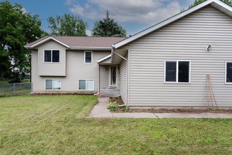 1010 Hampshire St, Prescott, WI 54021