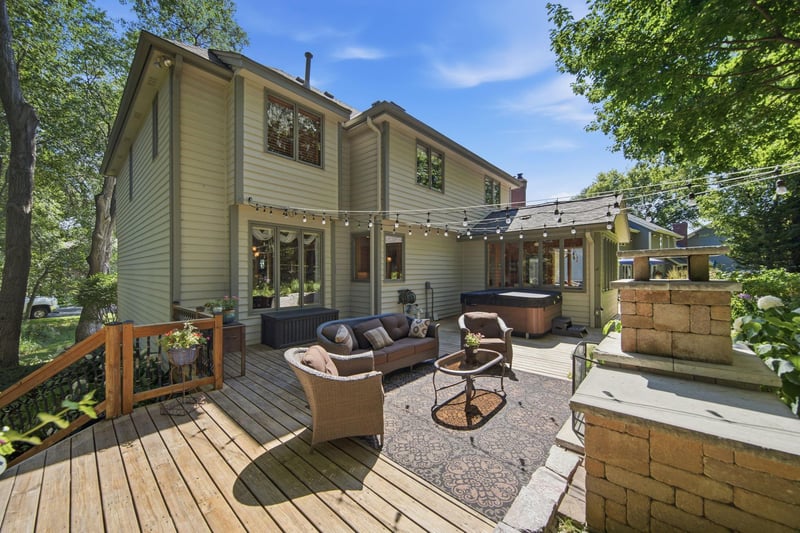 699 Bridle Ridge Rd, Eagan, MN 55123