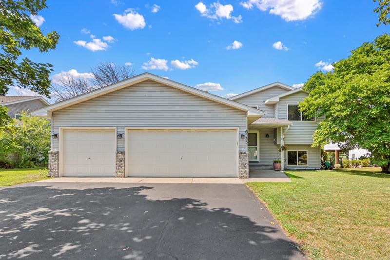6533 Neddersen Cir, Brooklyn Park, MN 55445