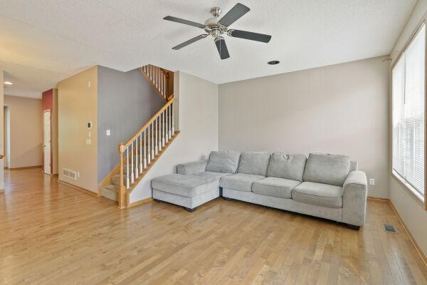 5213 Scott Trl, Robbinsdale, MN 55422