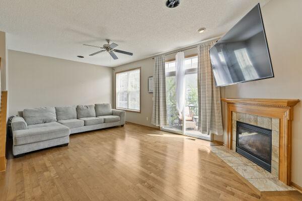 5213 Scott Trl, Robbinsdale, MN 55422