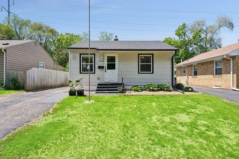 2924 Blackstone Ave, Saint Louis Park, MN 55416