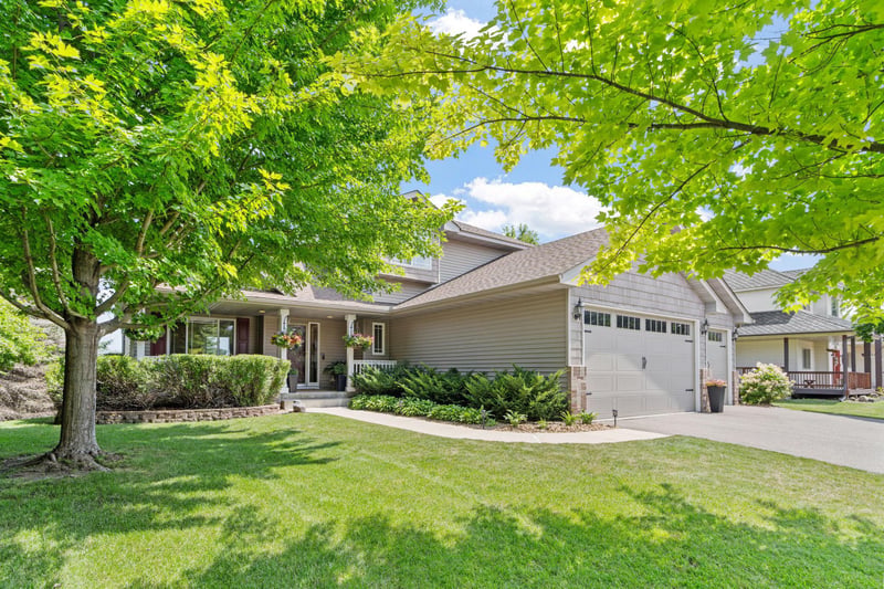 13012 Oakwood Dr, Rogers, MN 55374