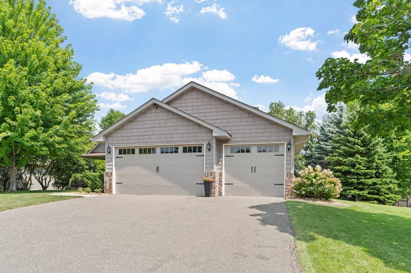 13012 Oakwood Dr, Rogers, MN 55374