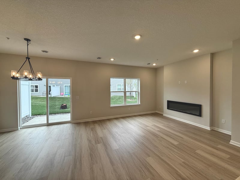 23146 Creekview Ct, Rogers, MN 55374