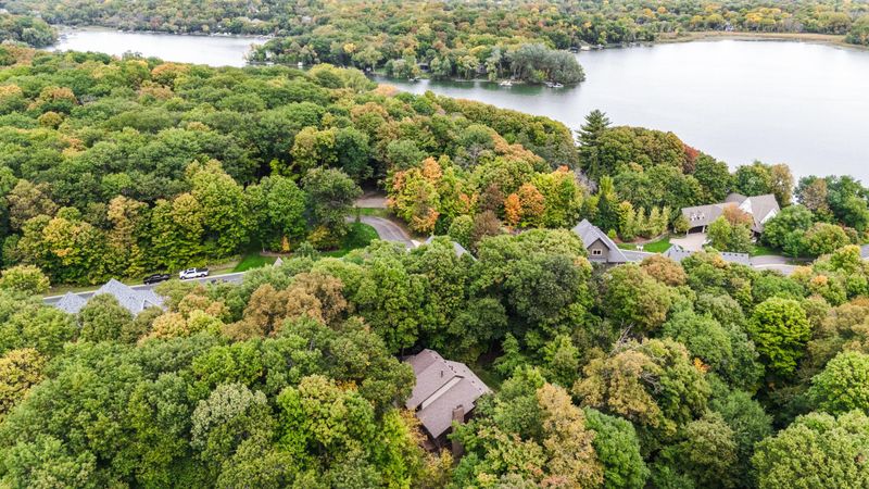 606 Carver Beach Rd, Chanhassen, MN 55317