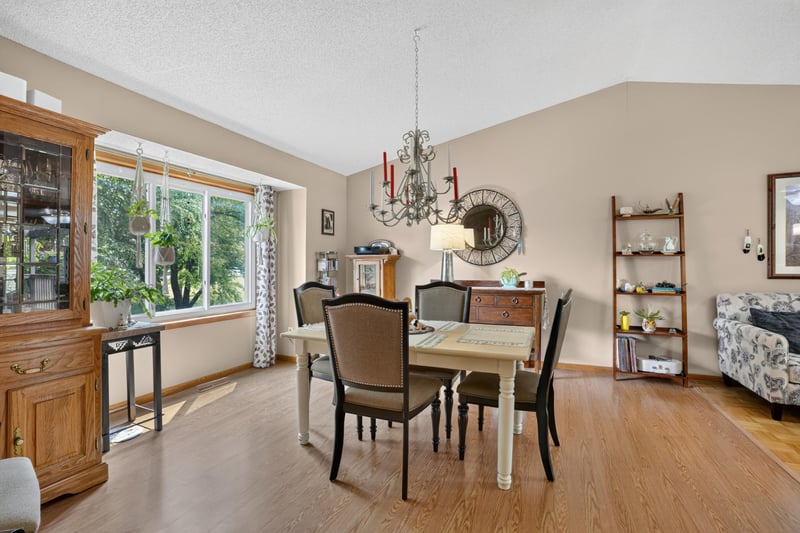 13116 Court Pl, Burnsville, MN 55337
