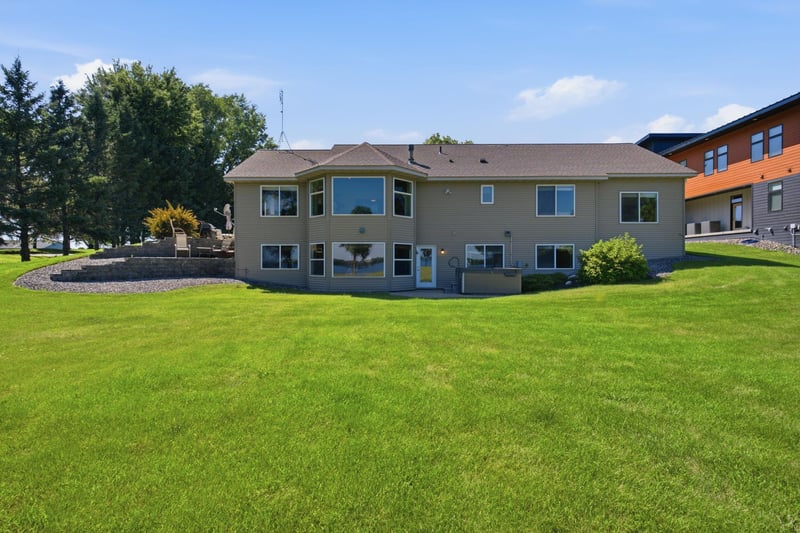 7585 12th St NW, Willmar, MN 56201