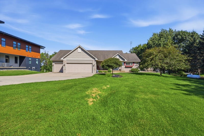 7585 12th St NW, Willmar, MN 56201