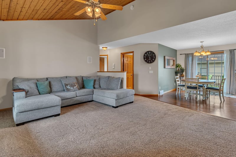 627 5th St NW, Richmond, MN 56368