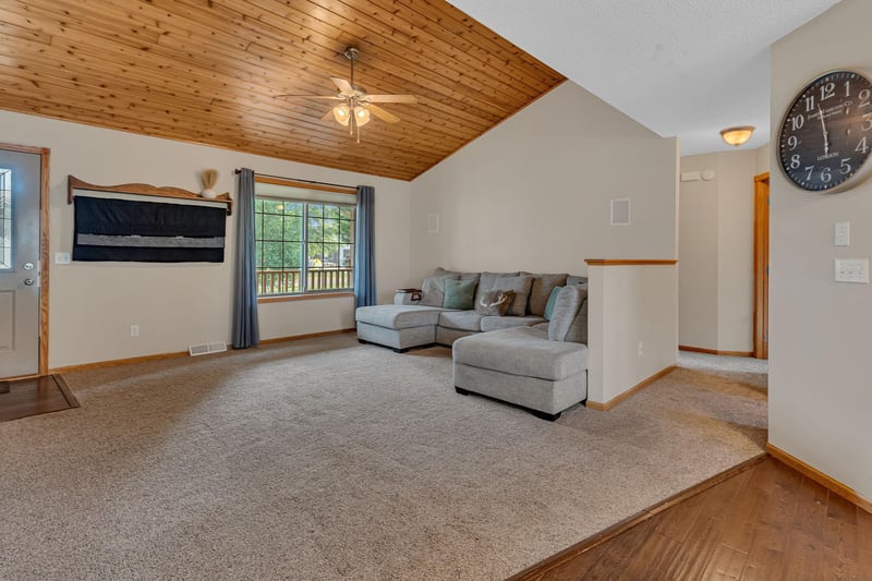 627 5th St NW, Richmond, MN 56368