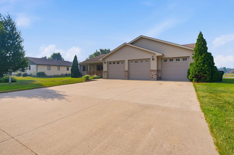 627 5th St NW, Richmond, MN 56368