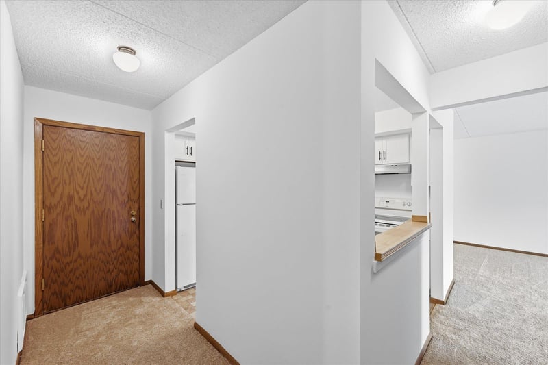 2455 Londin Ln E #417, Maplewood, MN 55119