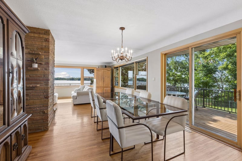 3234 Owasso Heights Rd, Shoreview, MN 55126