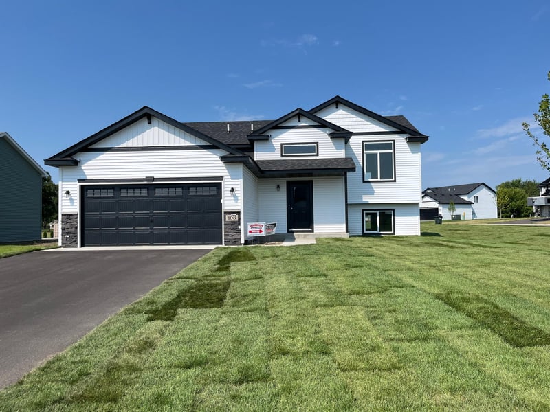 108 Woolgrass Way, Avon, MN 56310