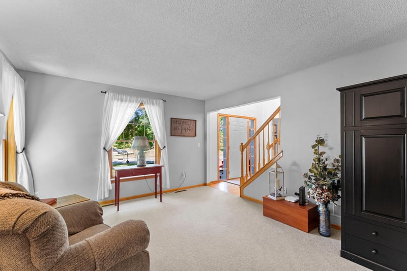 8010 Spruce Trl, Eden Prairie, MN 55347