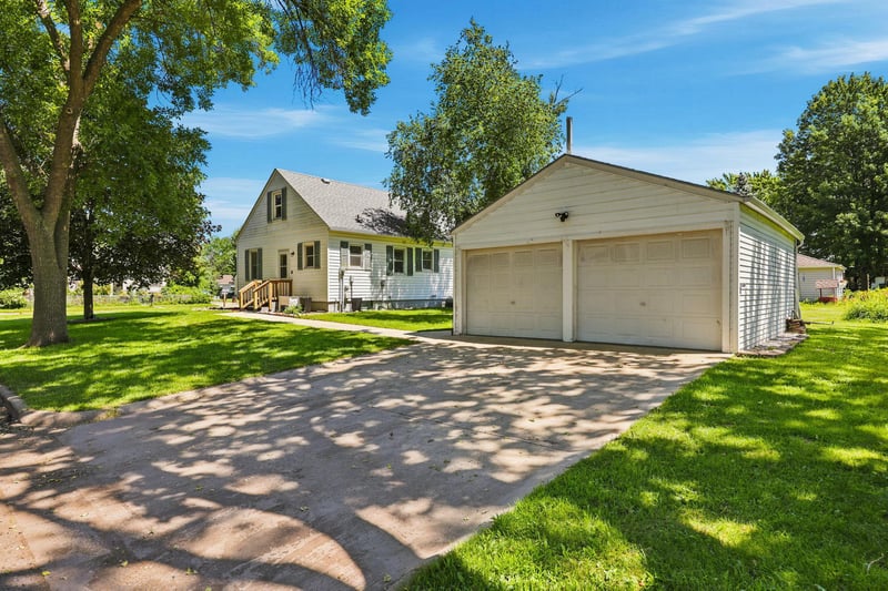 604 E 3rd St, Litchfield, MN 55355