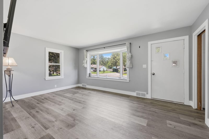 604 E 3rd St, Litchfield, MN 55355