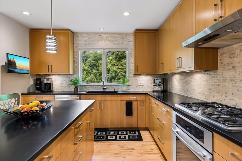 11895 Douglynn Dr, Minnetonka, MN 55343