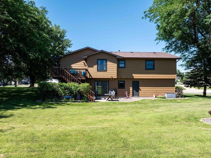 207 Maple Ave SW, Elysian, MN 56028