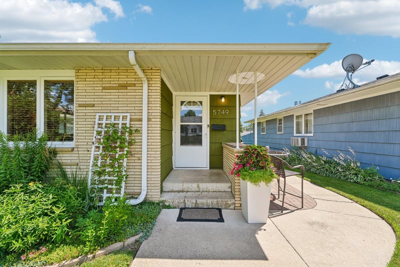 5749 Upton Ave S, Minneapolis, MN 55410