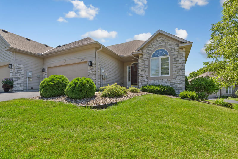 827 Vardon Ct, Faribault, MN 55021