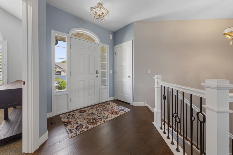 827 Vardon Ct, Faribault, MN 55021