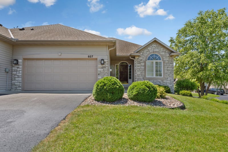 827 Vardon Ct, Faribault, MN 55021