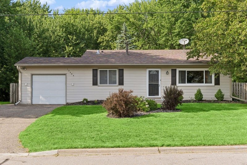 13404 Arthur St W, Minnetonka, MN 55305