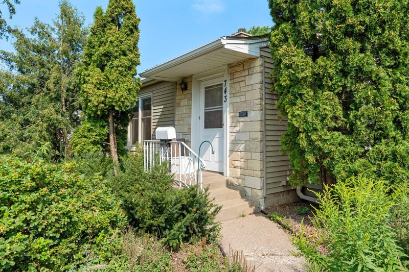 743 Parkview Ave, Saint Paul, MN 55117