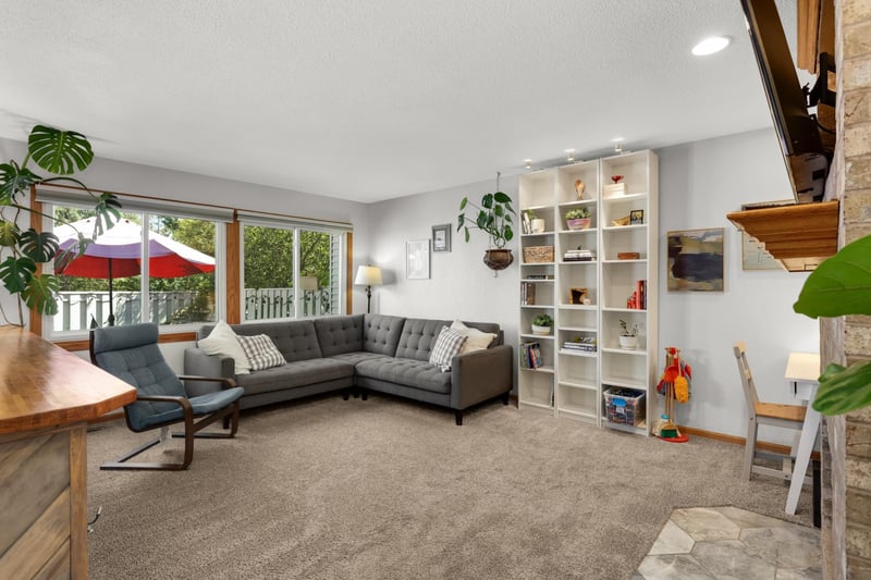 936 Monterey Ct S, Shoreview, MN 55126