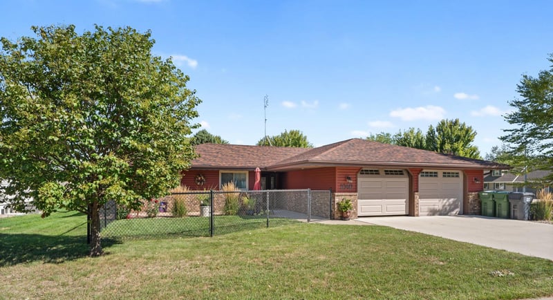1040 Miles Dr, Worthington, MN 56187