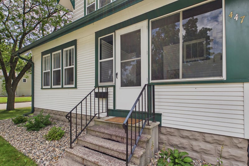 447 E School St, Owatonna, MN 55060