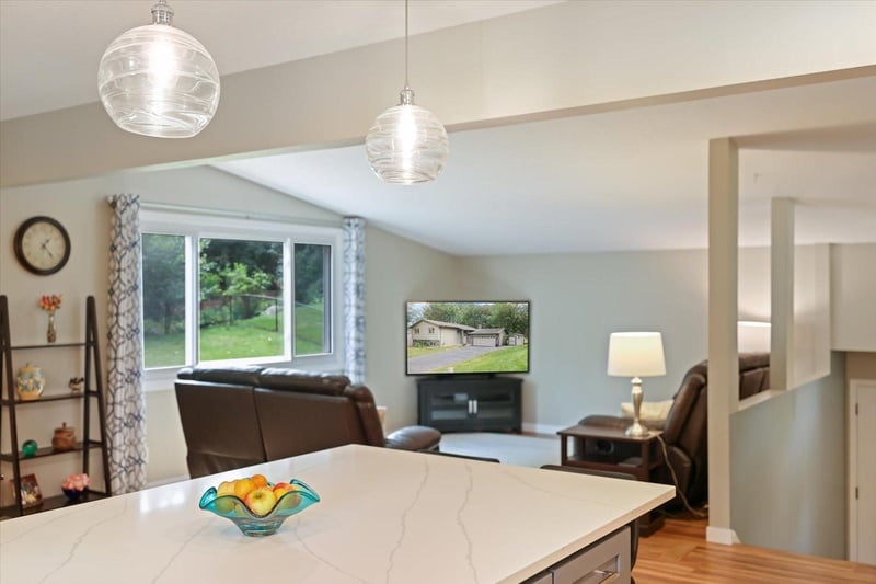 8944 Darnel Rd, Eden Prairie, MN 55347