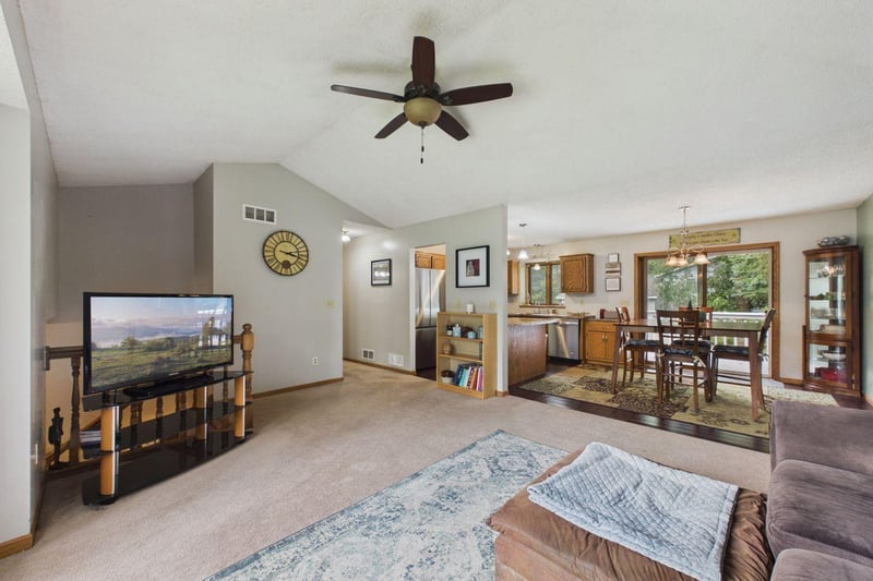 230 Mahtomedi Ave, Mahtomedi, MN 55115