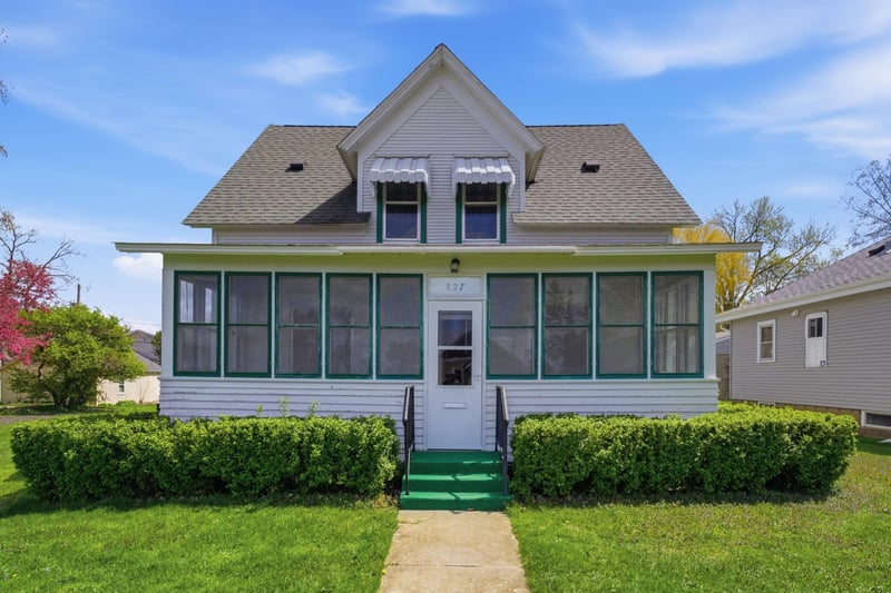 827 7th Ave SW, Faribault, MN 55021