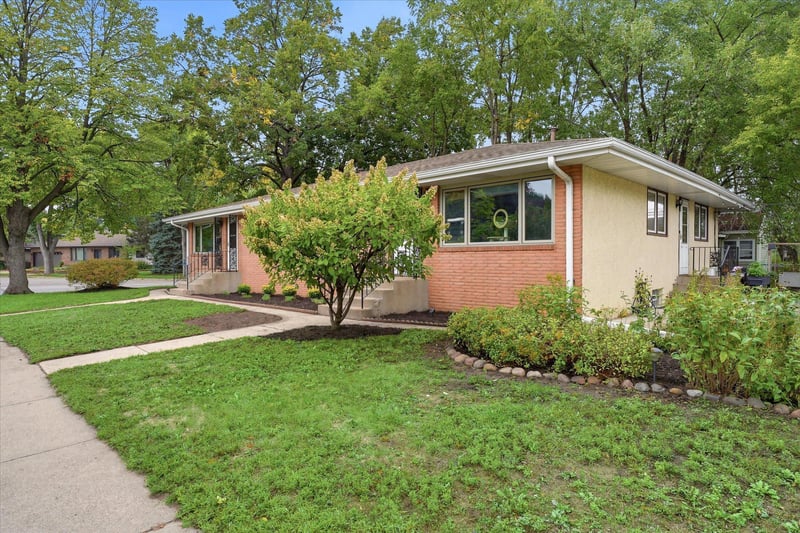 625-627 Summer St NE, Minneapolis, MN 55413