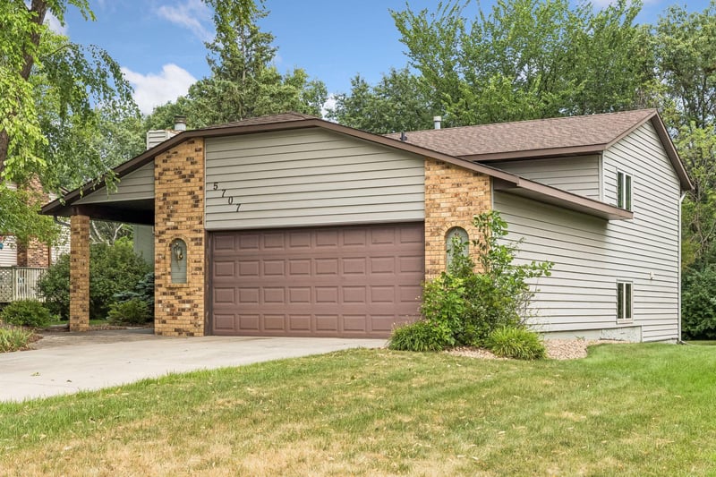 5707 125th St W, Apple Valley, MN 55124