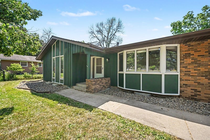 206 Lincoln Ave S, New Prague, MN 56071
