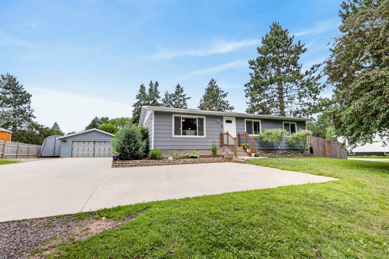 2105 Strader Dr, Grand Rapids, MN 55744