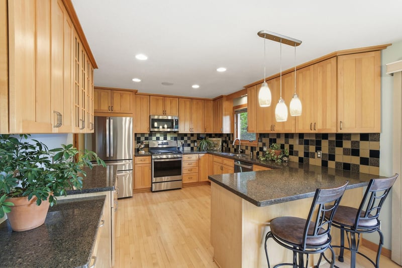 1400 Lia Dr, Northfield, MN 55057