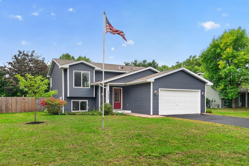 25829 10th St W, Zimmerman, MN 55398
