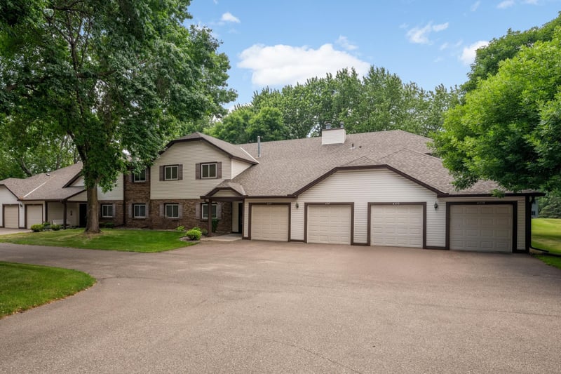 4361 Buckingham Ct #1207, Vadnais Heights, MN 55127