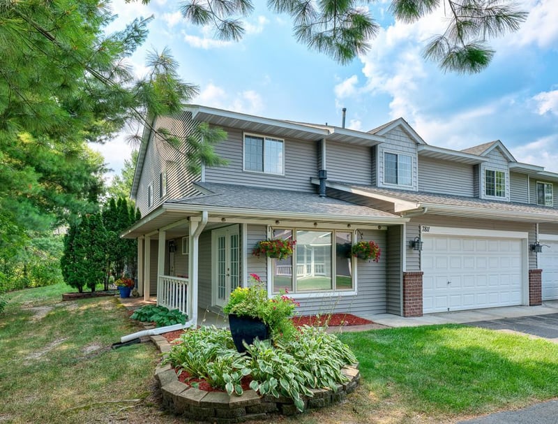 7811 Oak Ct, Lino Lakes, MN 55014
