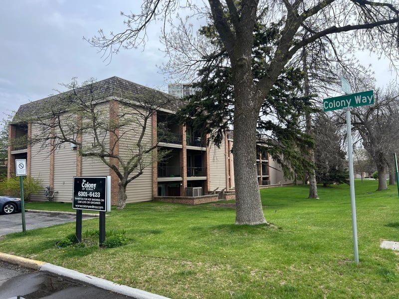 6423 Colony Way #1J, Edina, MN 55435