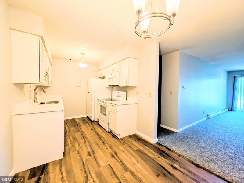 2700 Dale St N #A214, Roseville, MN 55113