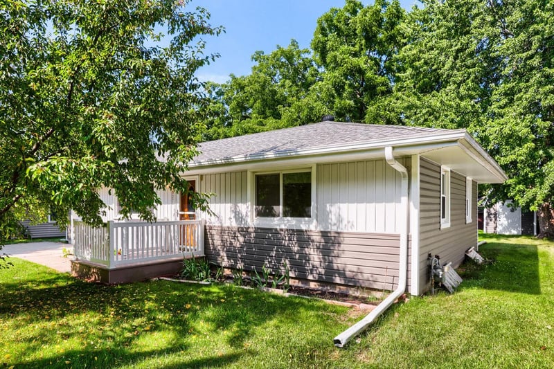 927 Birch St S, Cambridge, MN 55008